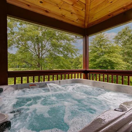 3 Master Bedrooms - Sleeps 10 - Location - Game Room - Hot Tub Pigeon Forge Zewnętrze zdjęcie
