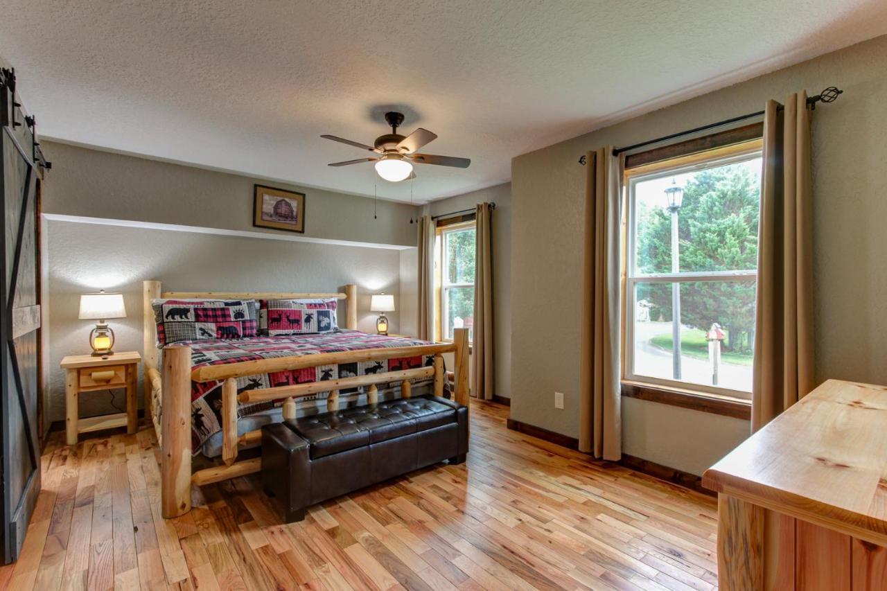 3 Master Bedrooms - Sleeps 10 - Location - Game Room - Hot Tub Pigeon Forge Zewnętrze zdjęcie
