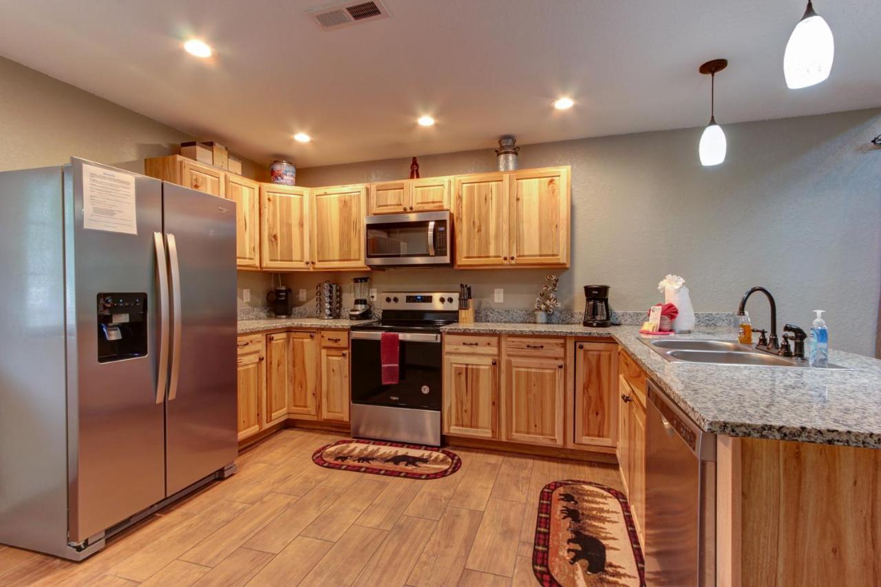 3 Master Bedrooms - Sleeps 10 - Location - Game Room - Hot Tub Pigeon Forge Zewnętrze zdjęcie